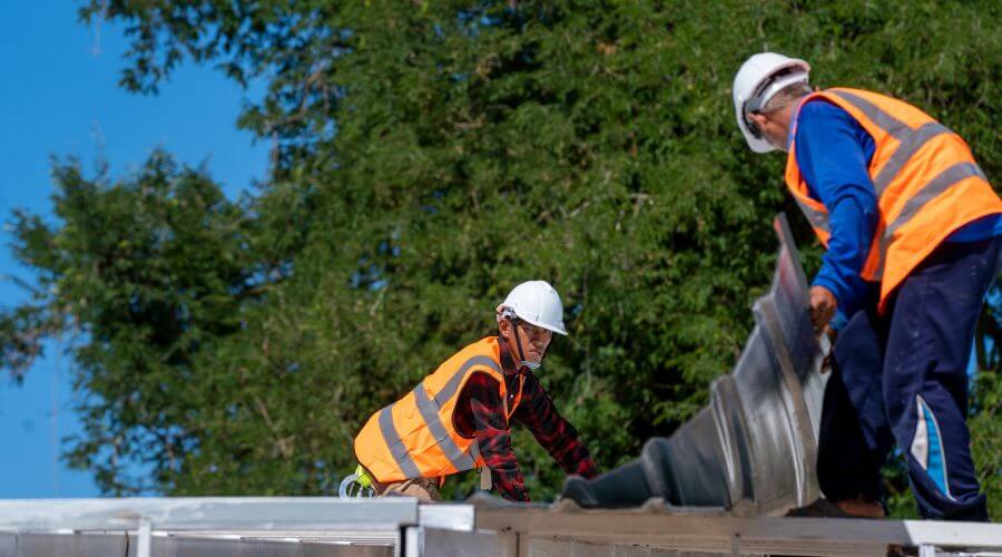 Roof maintenance in San Sebastian, PR
